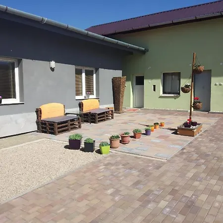 Apartman Blizko Brna S Dobovymi Dekoracemi Апартаменты *