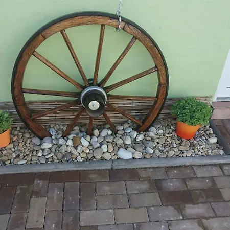 Apartment Apartman Blizko Brna S Dobovymi Dekoracemi *