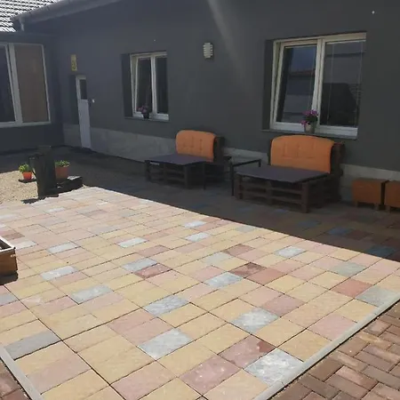 Apartment Apartman Blizko Brna S Dobovymi Dekoracemi