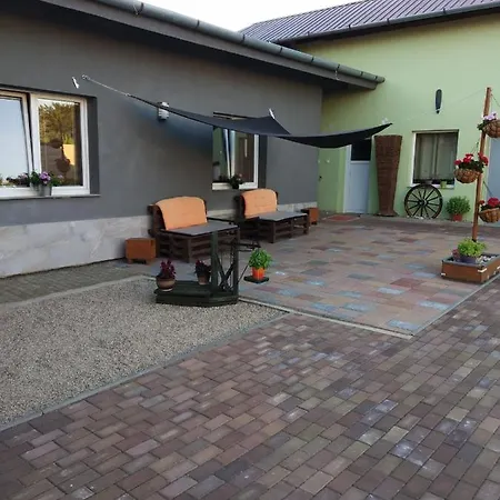 Apartman Blizko Brna S Dobovymi Dekoracemi Apartment