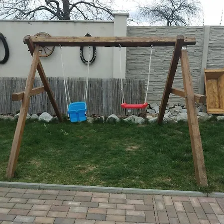 Apartman Blizko Brna S Dobovymi Dekoracemi