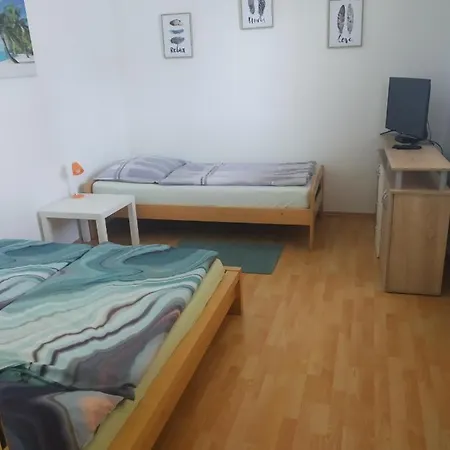 Apartman Blizko Brna S Dobovymi Dekoracemi Apartment *